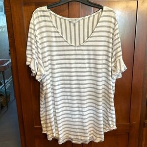Comfy short sleeve top from green envelope. Gray and white stripe 2X.